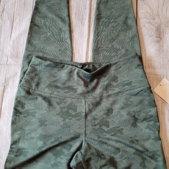 Danskin •Size Medium• Jungle Green Jacquard Hi-Waist Leggings ☆New w/ Tag☆ - Picture 3 of 8